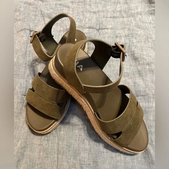 Mia “Evana” Wedge Sandals Olive Green EUC Only Worn Once Size 8 - Picture 6 of 10